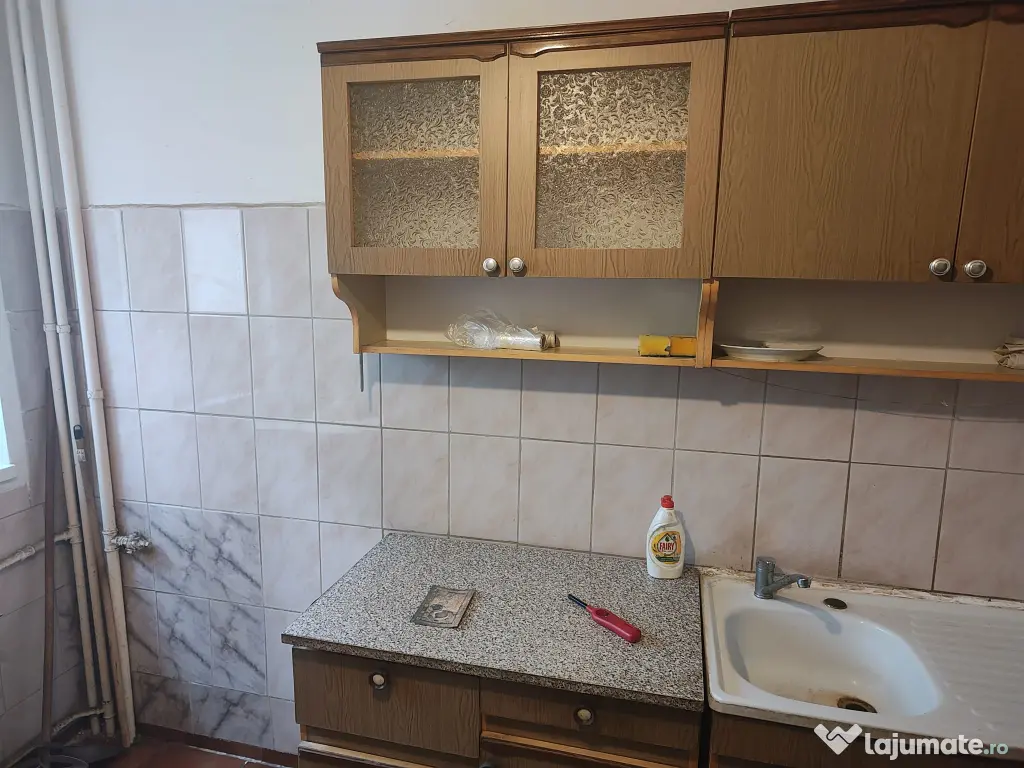 Apartament de 3 camere în sector 3, zona str. Câmpia Libertății