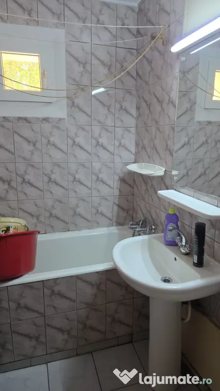 Apartament de 3 camere în sector 3, zona str. Câmpia Libertății