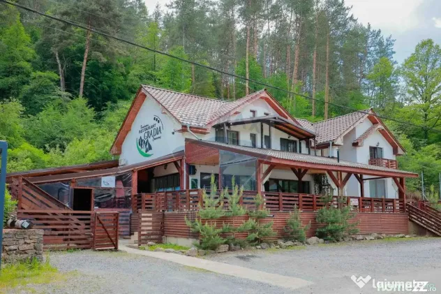 Pensiune cu 6 camere și restaurant de vânzare în Șunc... - Suncuis (Bihor)