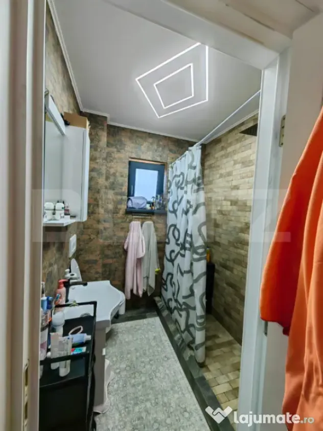 Casa de vanzare, 220 mp, zona Visani