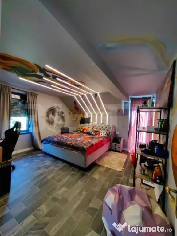 Casa de vanzare, 220 mp, zona Visani