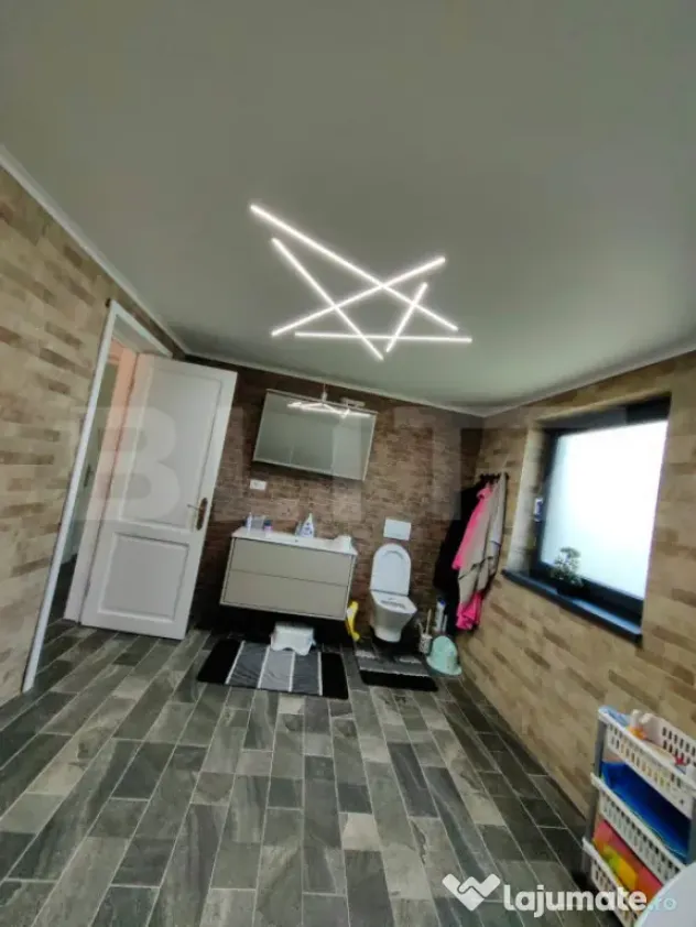 Casa de vanzare, 220 mp, zona Visani