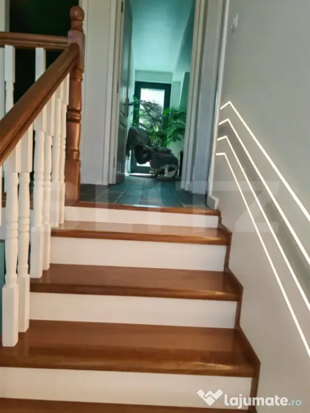 Casa de vanzare, 220 mp, zona Visani