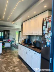 Casa de vanzare, 220 mp, zona Visani