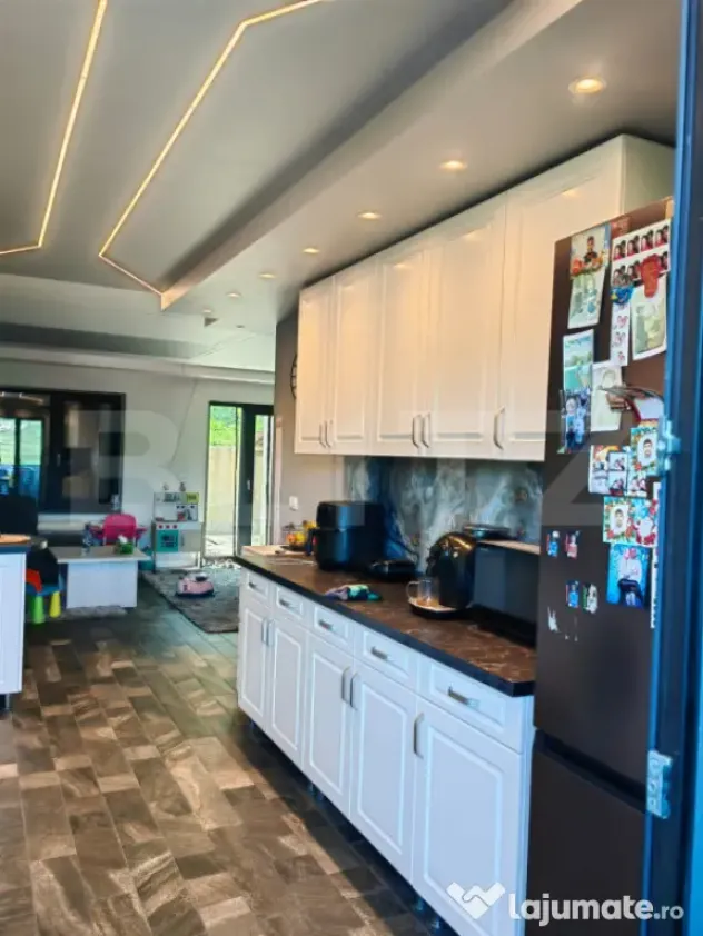 Casa de vanzare, 220 mp, zona Visani