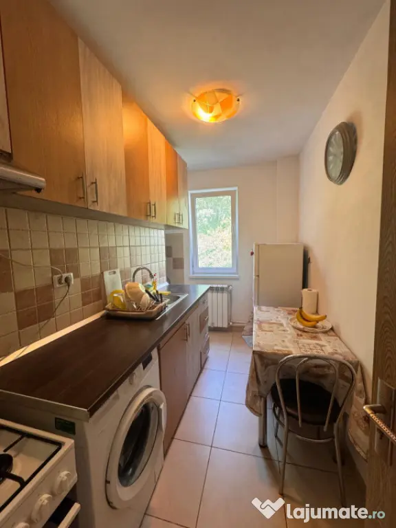 Apartament 2 camere de vânzare în zona Gară din Constanț