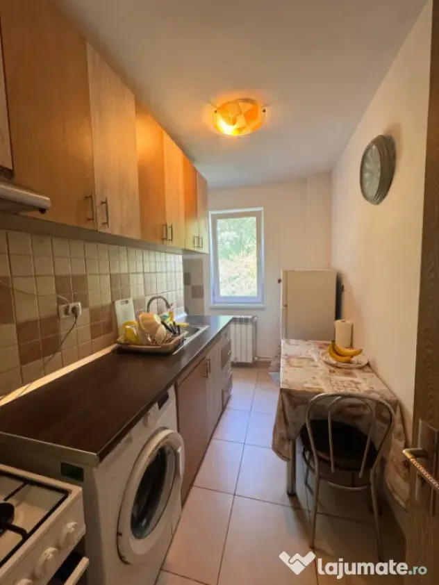 Apartament 2 camere de vânzare în zona Gară din Constanț