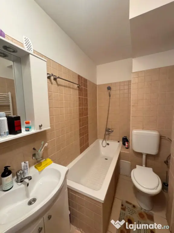 Apartament 2 camere de vânzare în zona Gară din Constanț