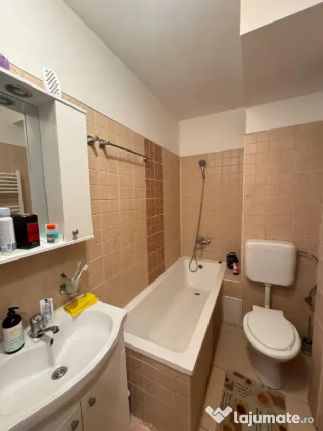 Apartament 2 camere de vânzare în zona Gară din Constanț