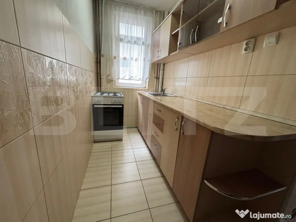 Inchiriez apartament cu 2 camere, 40mp, in zona Velenta