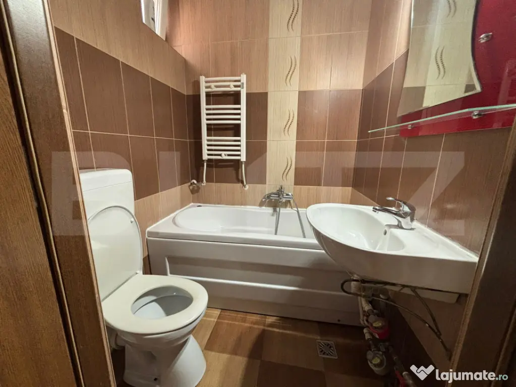 Inchiriez apartament cu 2 camere, 40mp, in zona Velenta