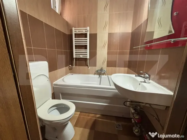 Inchiriez apartament cu 2 camere, 40mp, in zona Velenta