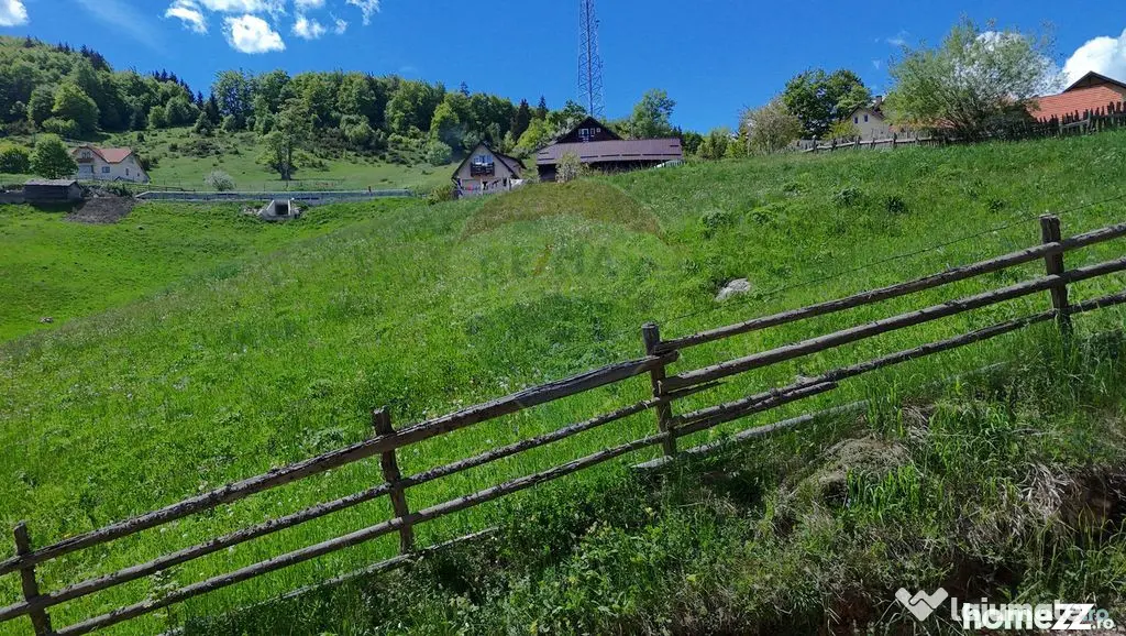 Teren Fundata drum principal - 2756 mp - Fundata (Brasov)