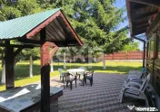 Casă deosebită 5 camere, 2100 mp teren, livadă – Mălur 