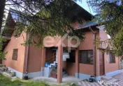 Casă deosebită 5 camere, 2100 mp teren, livadă – Mălur