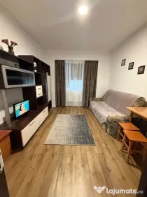 De vanzare garsoniera micro 40, et. 3/3, 27.000 euro