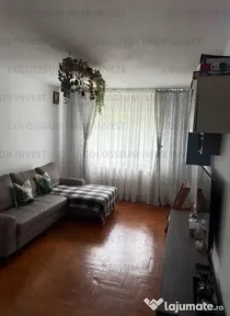 Apartament cu 3 camere, decomandat - zona Racadau