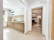 Apartament spatios cu 2 camere si 2 balcoane zona Tractorul 