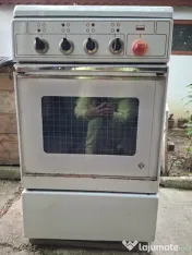 Aragaz mai vechi, stare bună, bine păstrat, perfect functional, culoare albă 