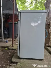 Aragaz mai vechi, stare bună, bine păstrat, perfect functional, culoare albă 