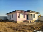 Dragomirești casă parter 4 camere 2 băi, terasă, apă... 