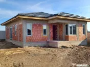 Dragomirești casă parter 4 camere 2 băi, terasă, apă... 