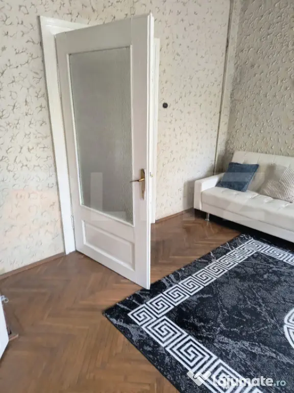 CASA DE VANZARE, IN CENTRUL DEJULUI CU GRADINA IMPRESIONANTA