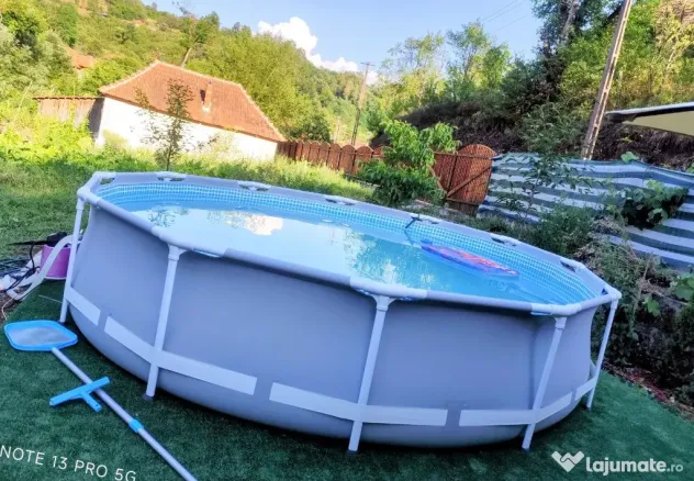 Casă de la țară cu piscina