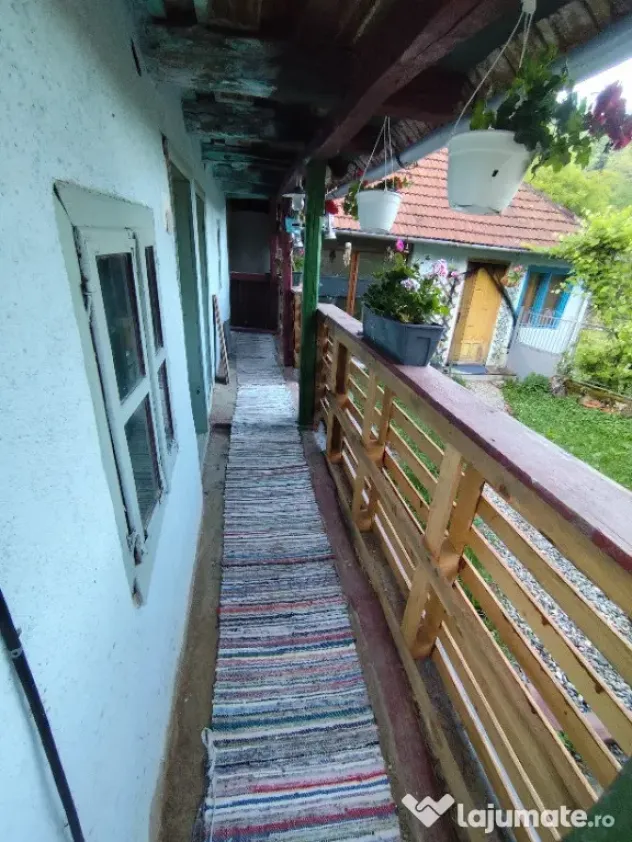 Casă de la țară cu piscina