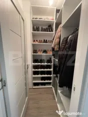 Apartament 3 camere, 2 bai, 64 mp, 2 parcari, intermediar, z