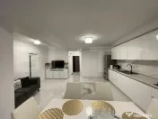 Apartament 3 camere, 2 bai, 64 mp, 2 parcari, intermediar, z