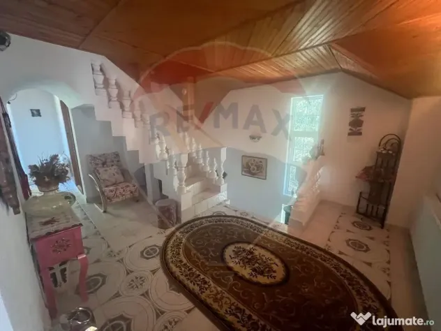 Casă / Vilă 10 camere Lepsa