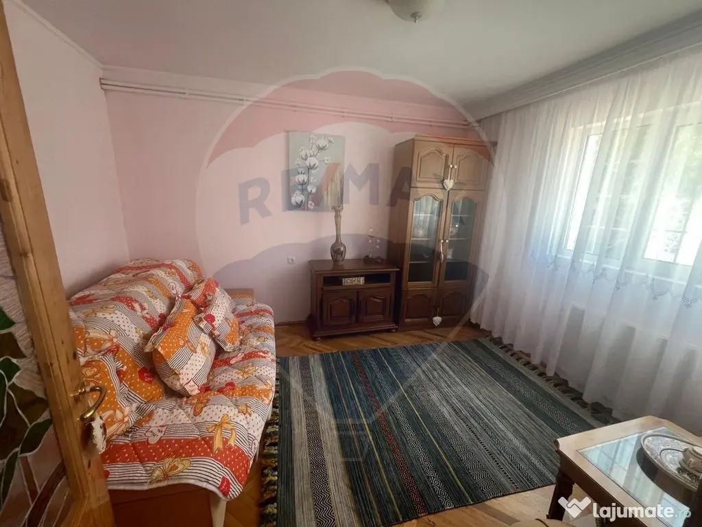 Casă / Vilă 10 camere Lepsa