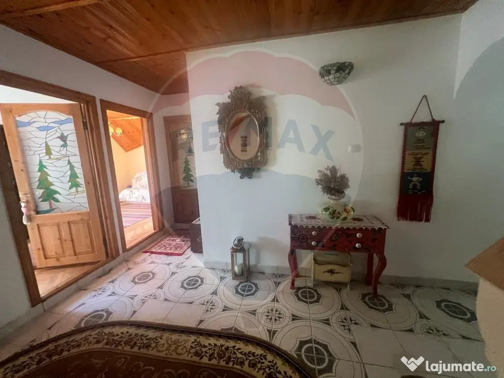 Casă / Vilă 10 camere Lepsa