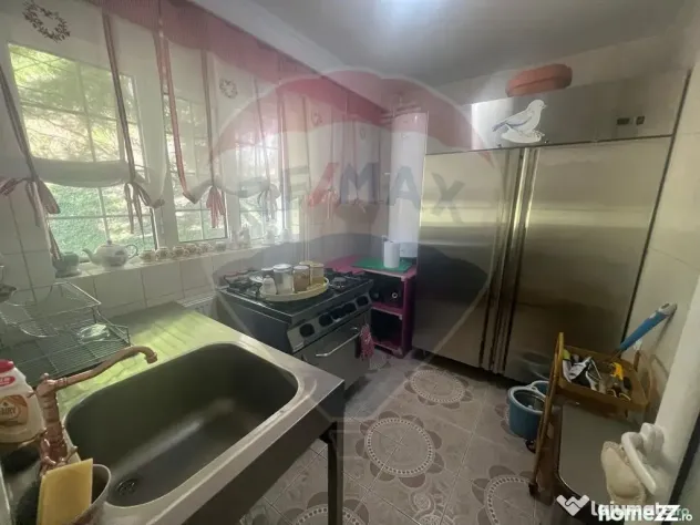 Casă / Vilă 10 camere Lepsa