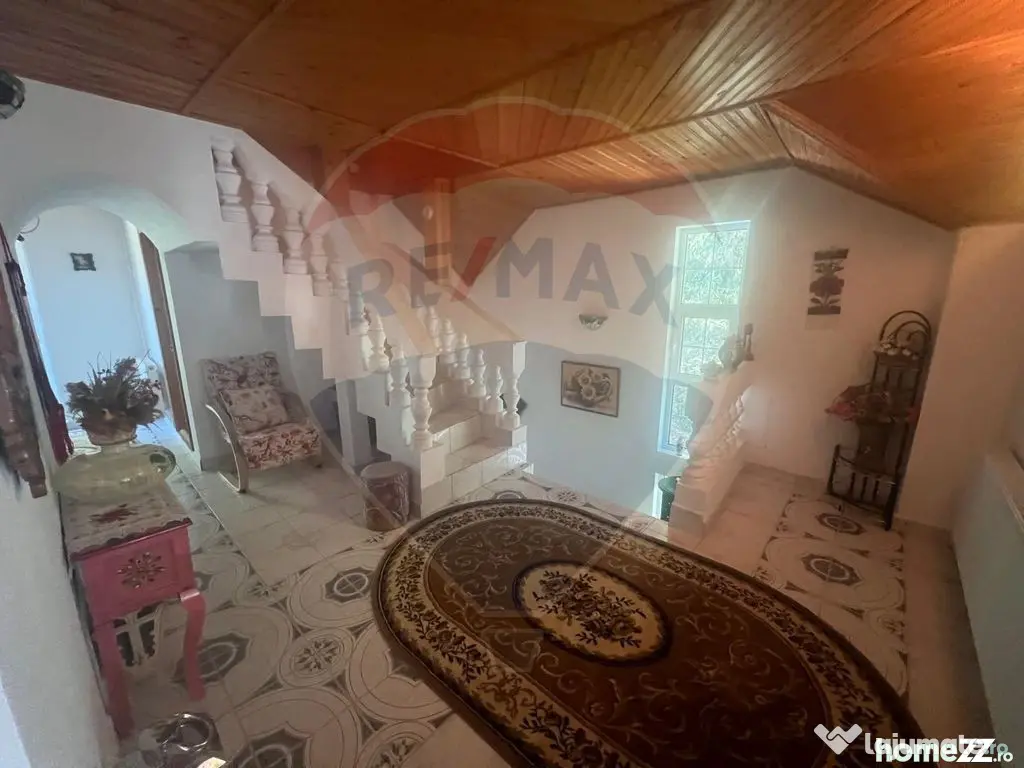 Casă / Vilă 10 camere Lepsa