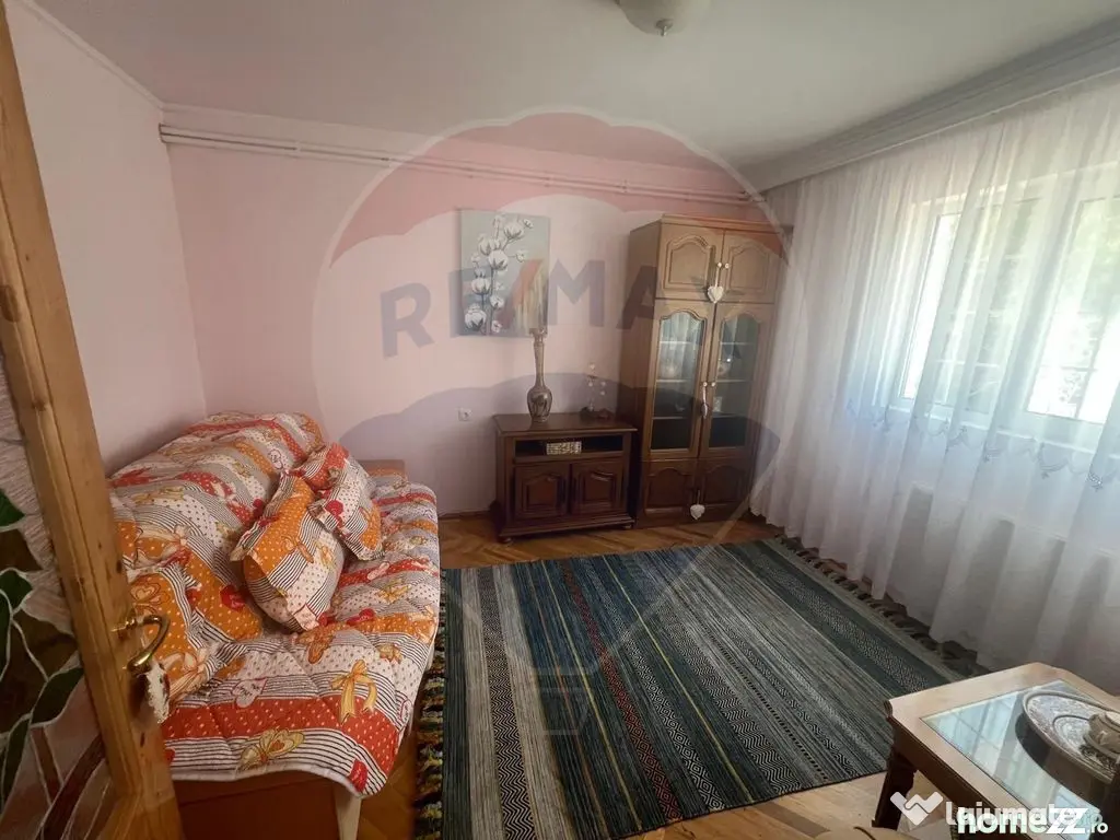 Casă / Vilă 10 camere Lepsa
