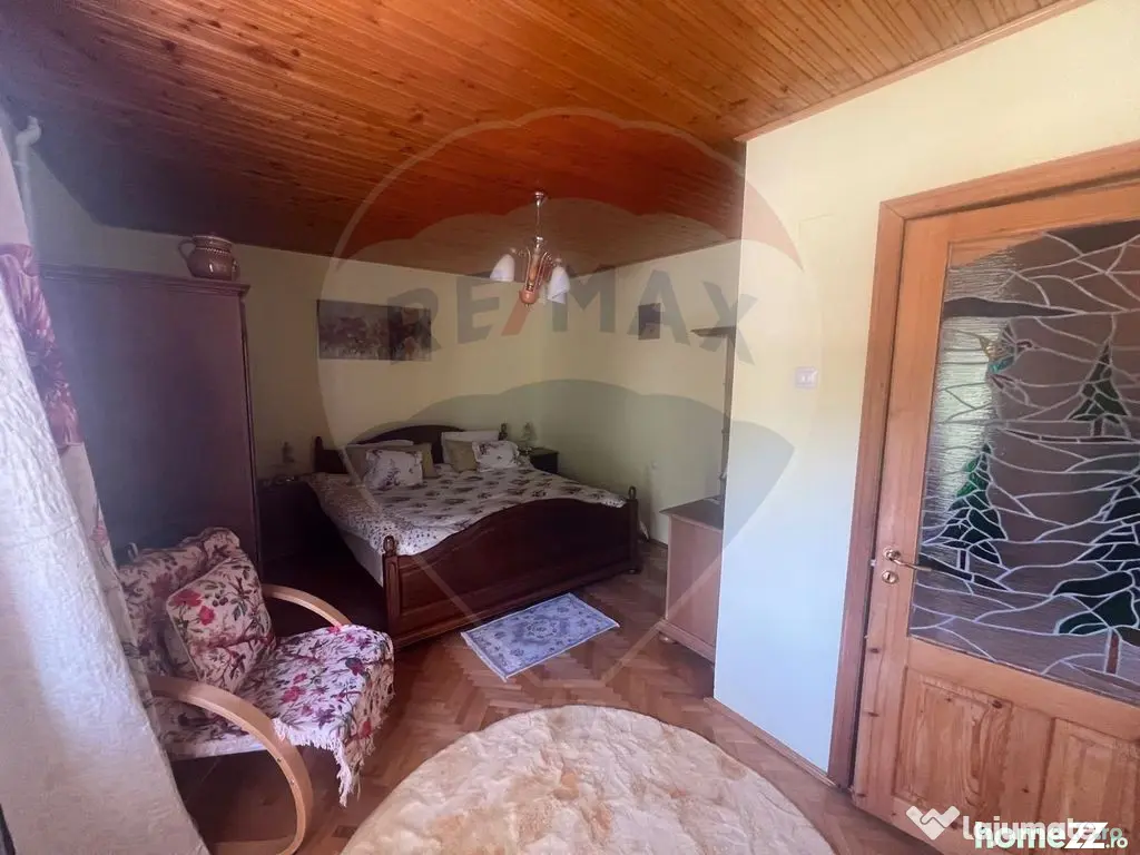 Casă / Vilă 10 camere Lepsa