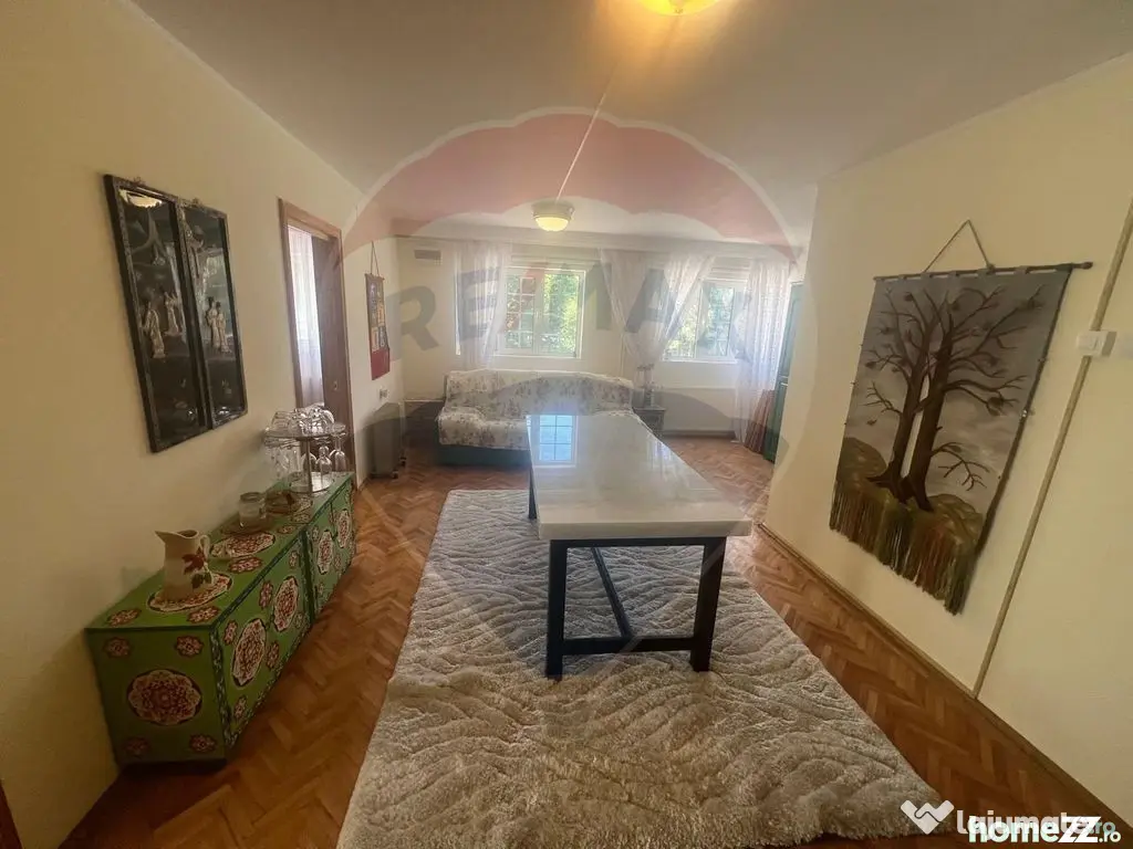 Casă / Vilă 10 camere Lepsa