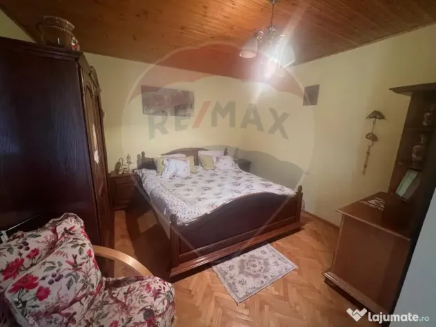 Casă / Vilă 10 camere Lepsa