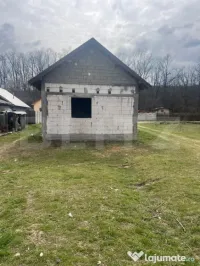 Teren cu casa de vanzare Tuglui, 2200 mp, aproape de padure