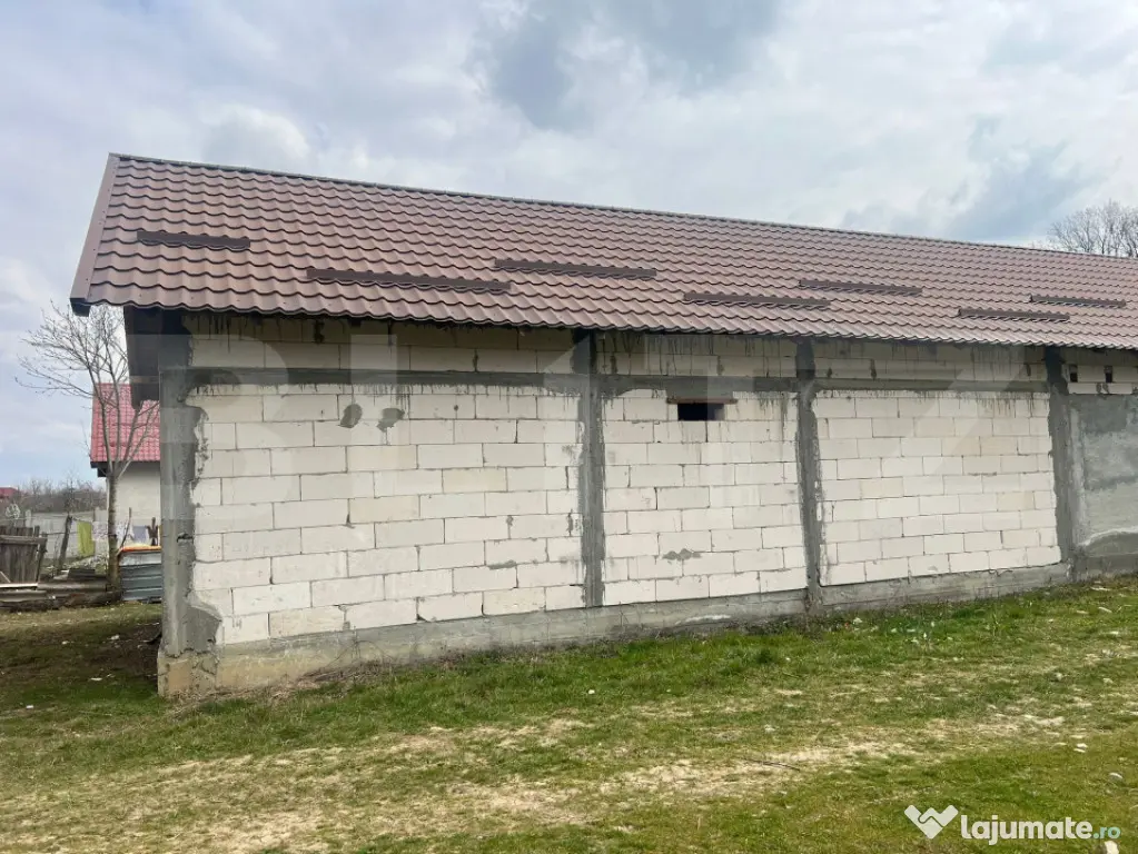 Teren cu casa de vanzare Tuglui, 2200 mp, aproape de padure