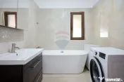 Casă Modernă cu 4 camere în Cartier Izvor - Predare im...