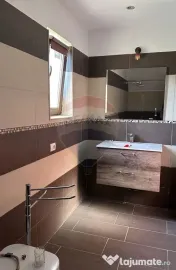 Casă / Vilă 4 camere Girov 