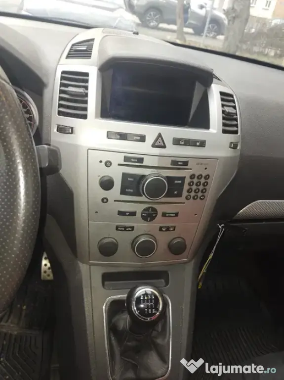 Vând Opel Zafira