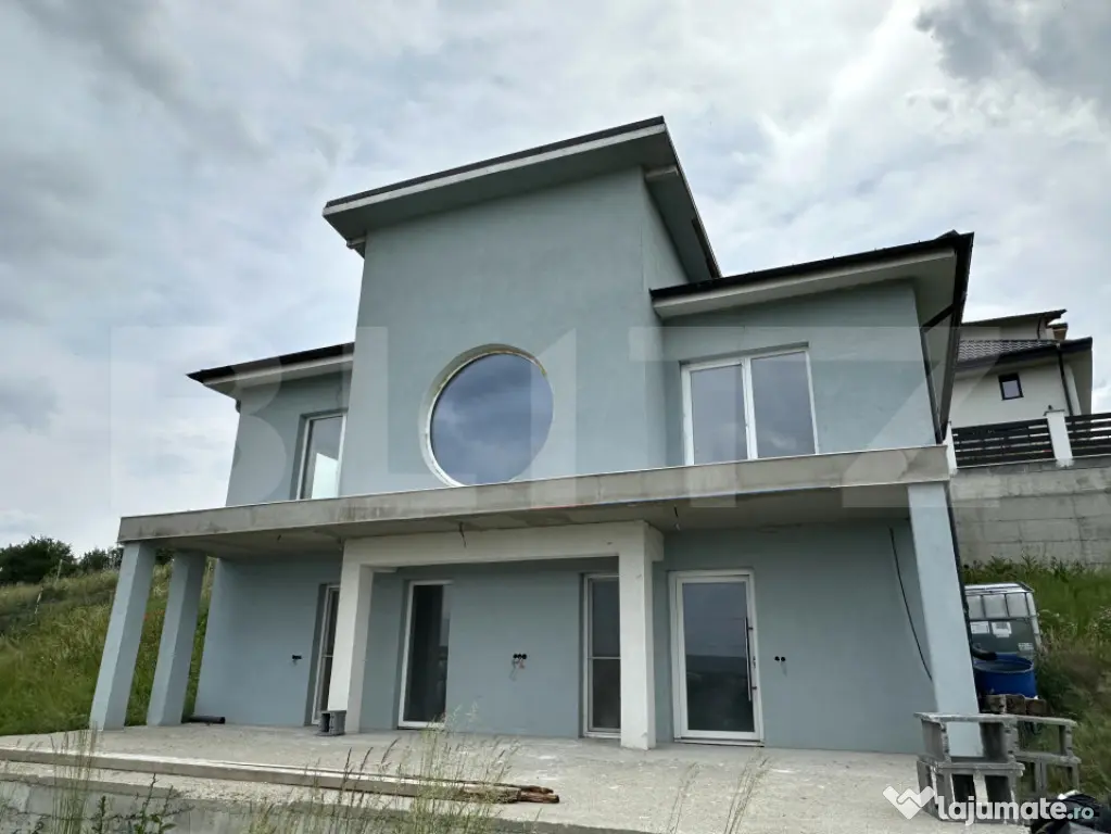 EXCLUSIV: Casă modernă, terasă panoramică, teren 500 mp,