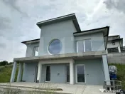 EXCLUSIV: Casă modernă, terasă panoramică, teren 500 mp, 