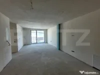 OPORTUNITATE! Apartament cu 3 camere, geam la baie, zona Int