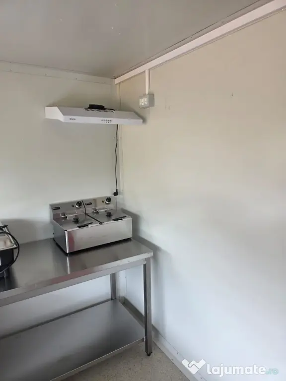 Vând rulotă de tip FastFood