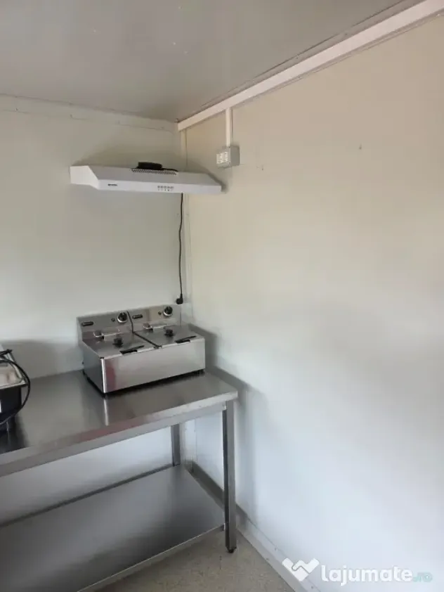 Vând rulotă de tip FastFood